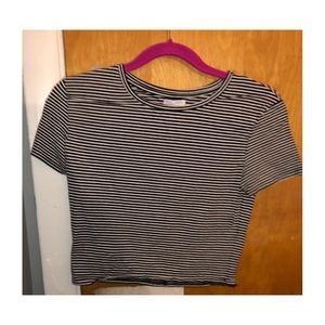 BLACK AND WHITE STRIPPED CROP TOP